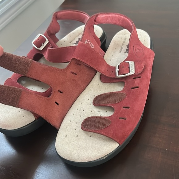 Propet Suede Strappy Red Walking Sandals Women Size 9 Wide - Picture 4 of 16